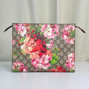 Gucci GG Logo Supreme Clutch With Flore Floral Design Handbag Elegant Modern